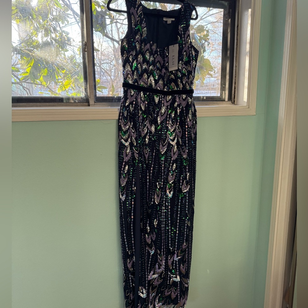 Helsi Size L NWT Gown